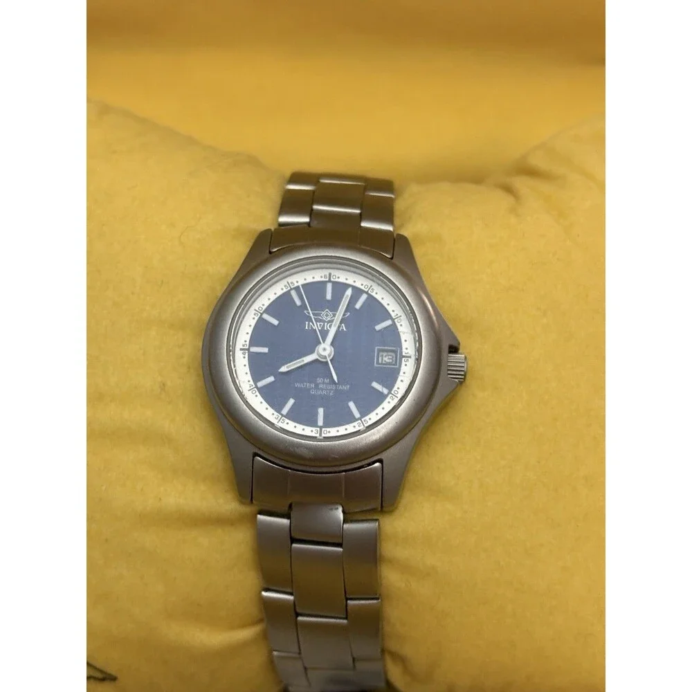 Invicta 9648 Women's Watch Silver Blue Dial Quartz 50M Water Resistant Needs Bat